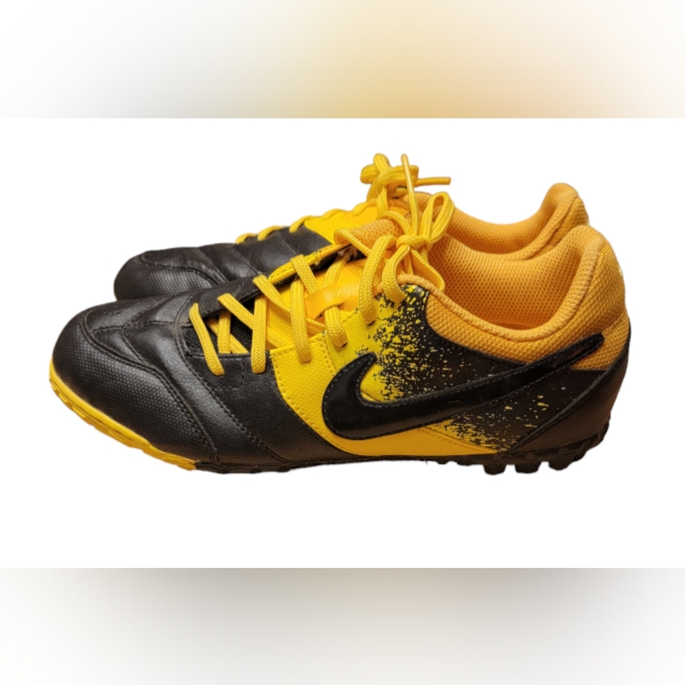 Nike Bomba 5 TF Indoor Soccer Shoes Youth Sz 6Y Black Yellow 415128-707 Cleats